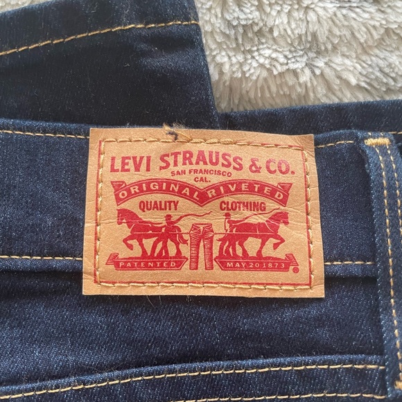 LEVI’S JEANS! ⭐️ - Picture 3 of 4